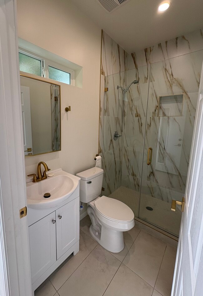 Baño 1 - 15857 Stare St