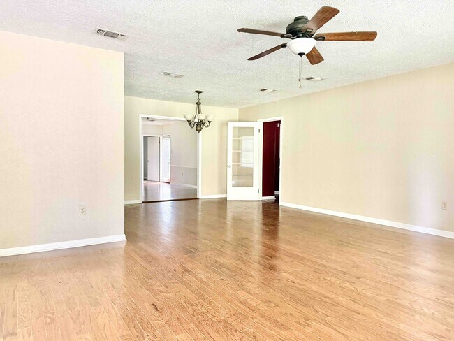 Foto del edificio - 9384 S Riveroaks Dr