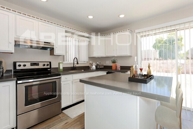 Building Photo - 623 S San Jose