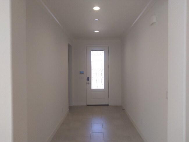 Foto del edificio - 4751 Overstone Ave
