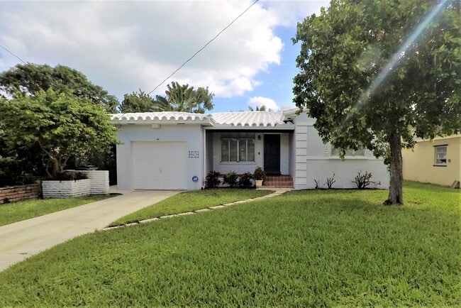 Cute house - 9433 Carlyle Ave