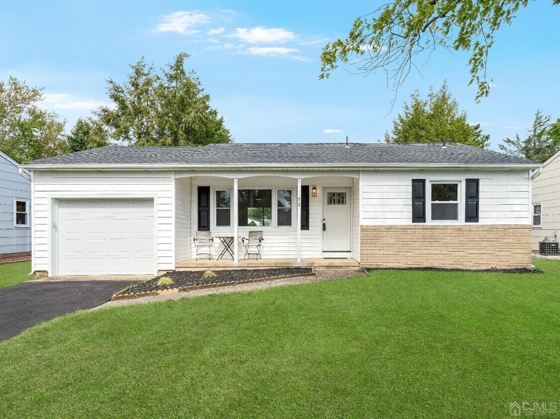 Primary Photo - 52 Westbrook Dr