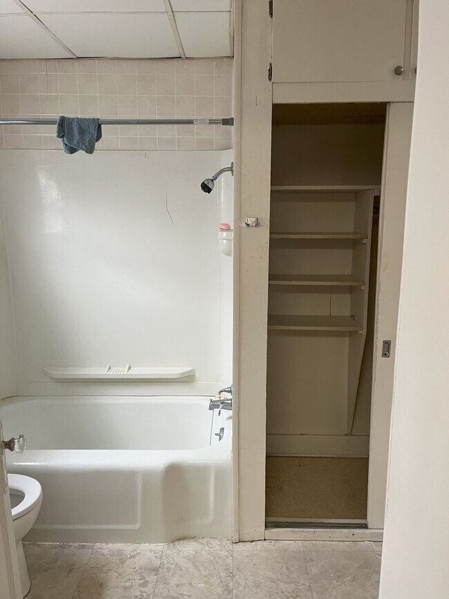 Foto del edificio - 1 Bed 1 Bath Duplex