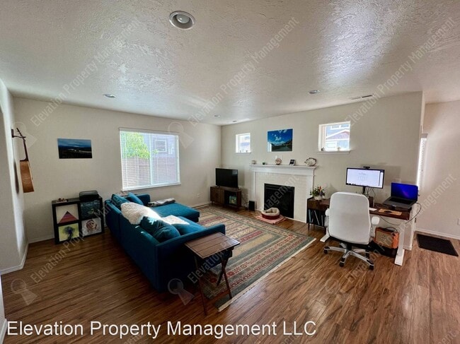 Building Photo - 3 br, 2.5 bath House - 61773 SE Camellia S...