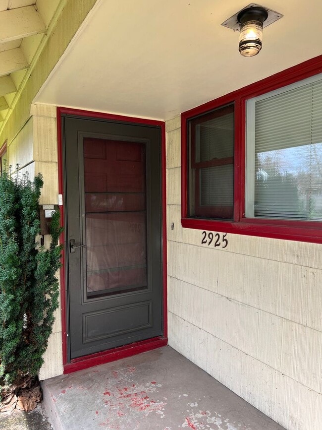 Building Photo - 3 Bedroom House in Southwest Eugene