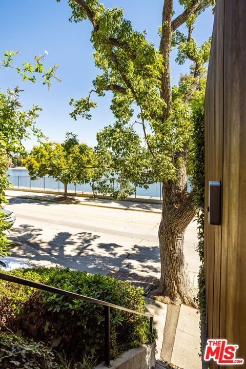 Building Photo - 2055 W Silver Lake Dr