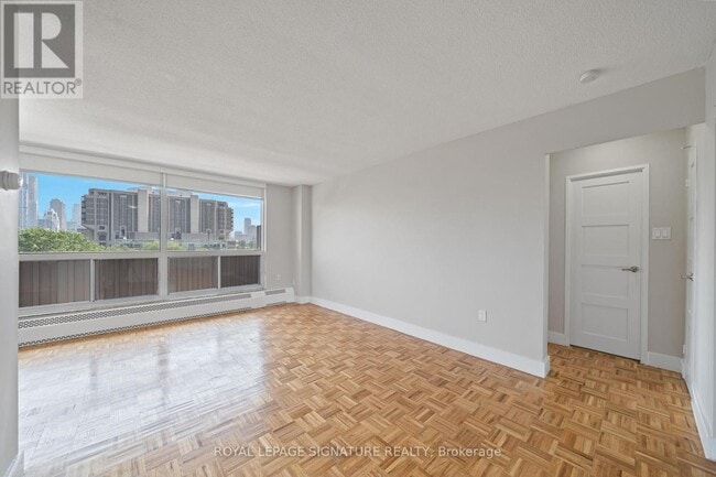 Photo du bâtiment - 666-2666 Spadina Ave.