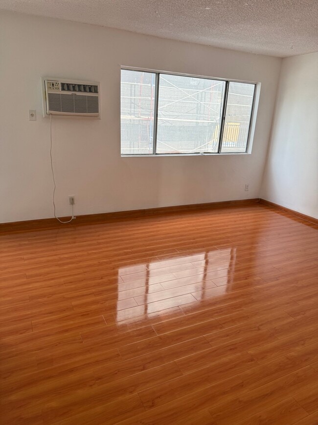 Foto del edificio - 7657 Sepulveda Blvd