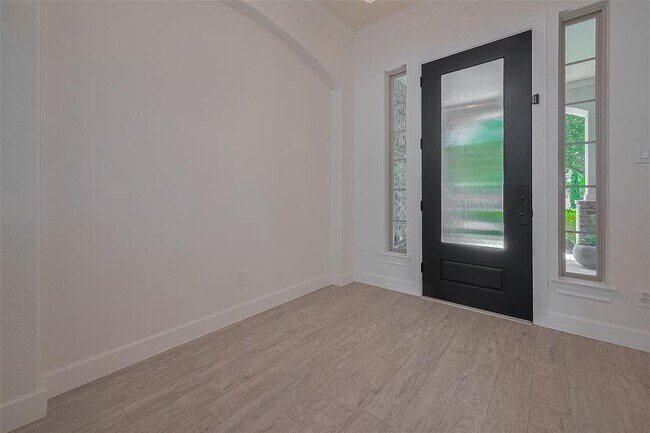 Foto del edificio - 155 Lindenberry Cir