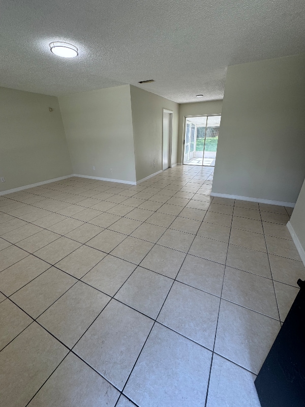 Building Photo - 1110 Outlook Dr