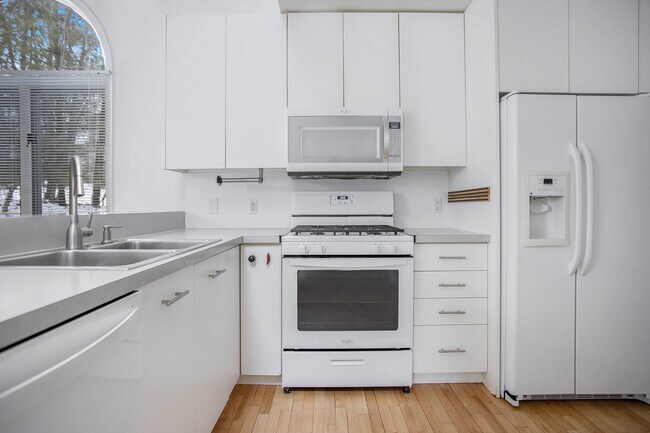 Foto del edificio - 18131 Mohawk Dr