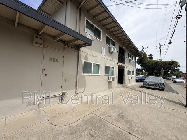 Building Photo - 111 E Grove St