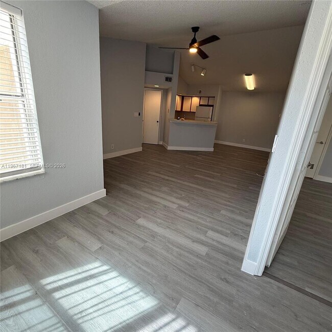 Foto del edificio - 2667 NW 33rd St