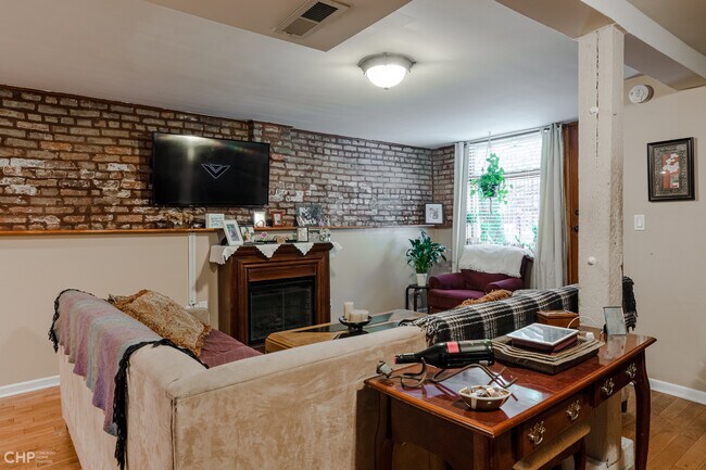 Foto del edificio - 1422 W Polk St