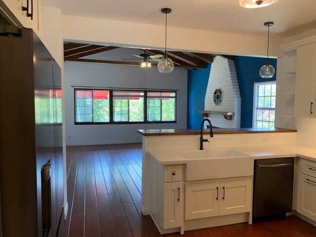 Foto del edificio - 5046 La Roda Ave