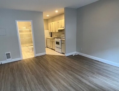 *Pictures are representative samples of the advertised unit. In some cases, the actual units you tou - 5 Albemarle St