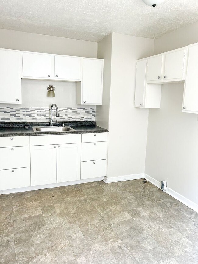 Building Photo - Newly Remodeled Two Bedroom Home in South ...