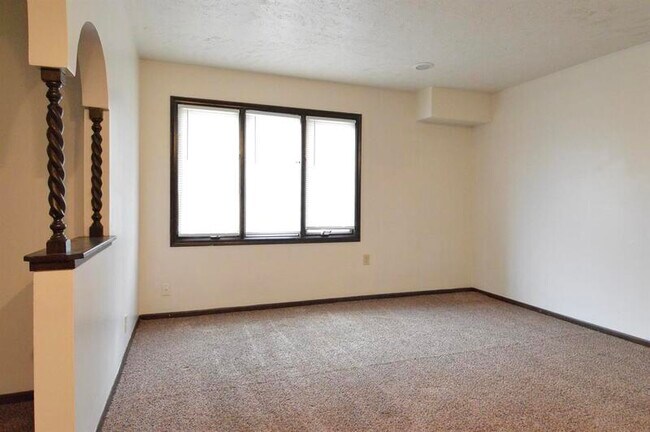 Building Photo - 6507 S 46th St