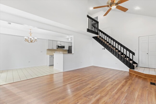 Building Photo - 1328 N Knollwood Dr