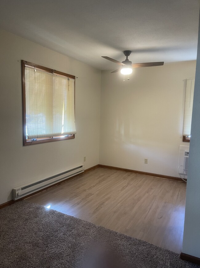 Bedroom - 404 W Jackson St