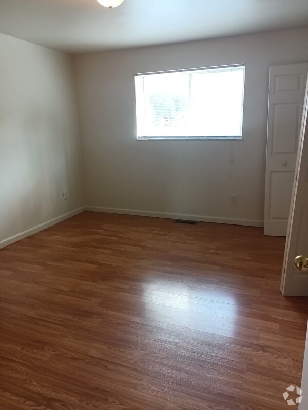 Eleanor Park Student Apartments for Rent Berkeley, MO 4 Rentals
