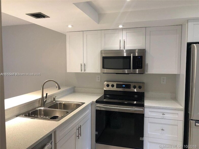 Foto principal - 905 Southridge Rd