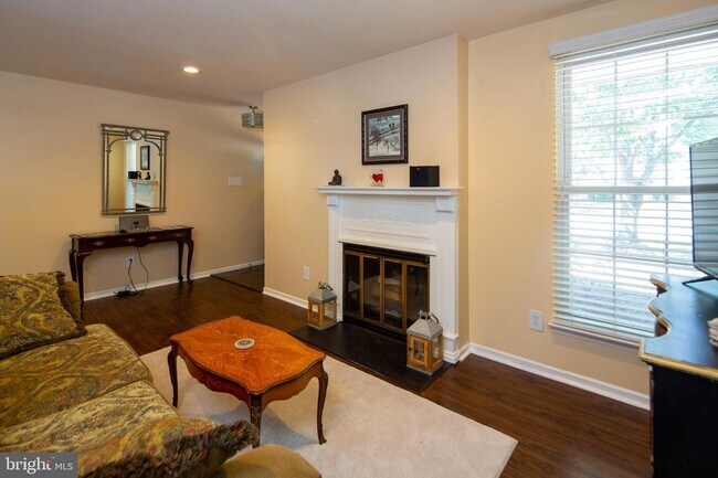 Foto del edificio - 12 Meadow Ln