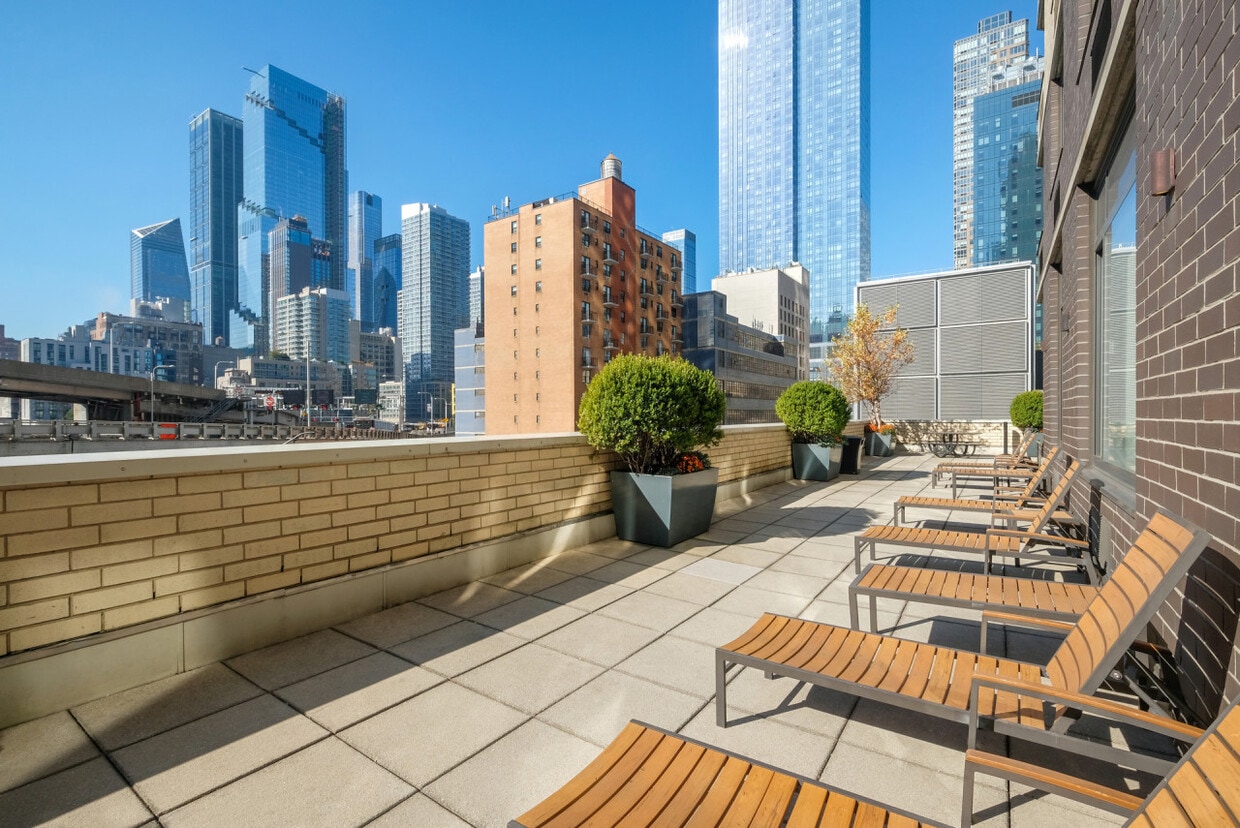 Primary Photo - 420 W 42nd St