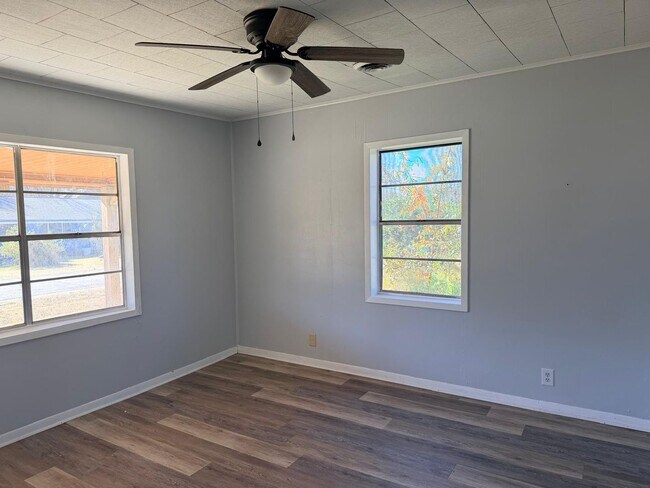 Foto del edificio - 3410 Canal Ave