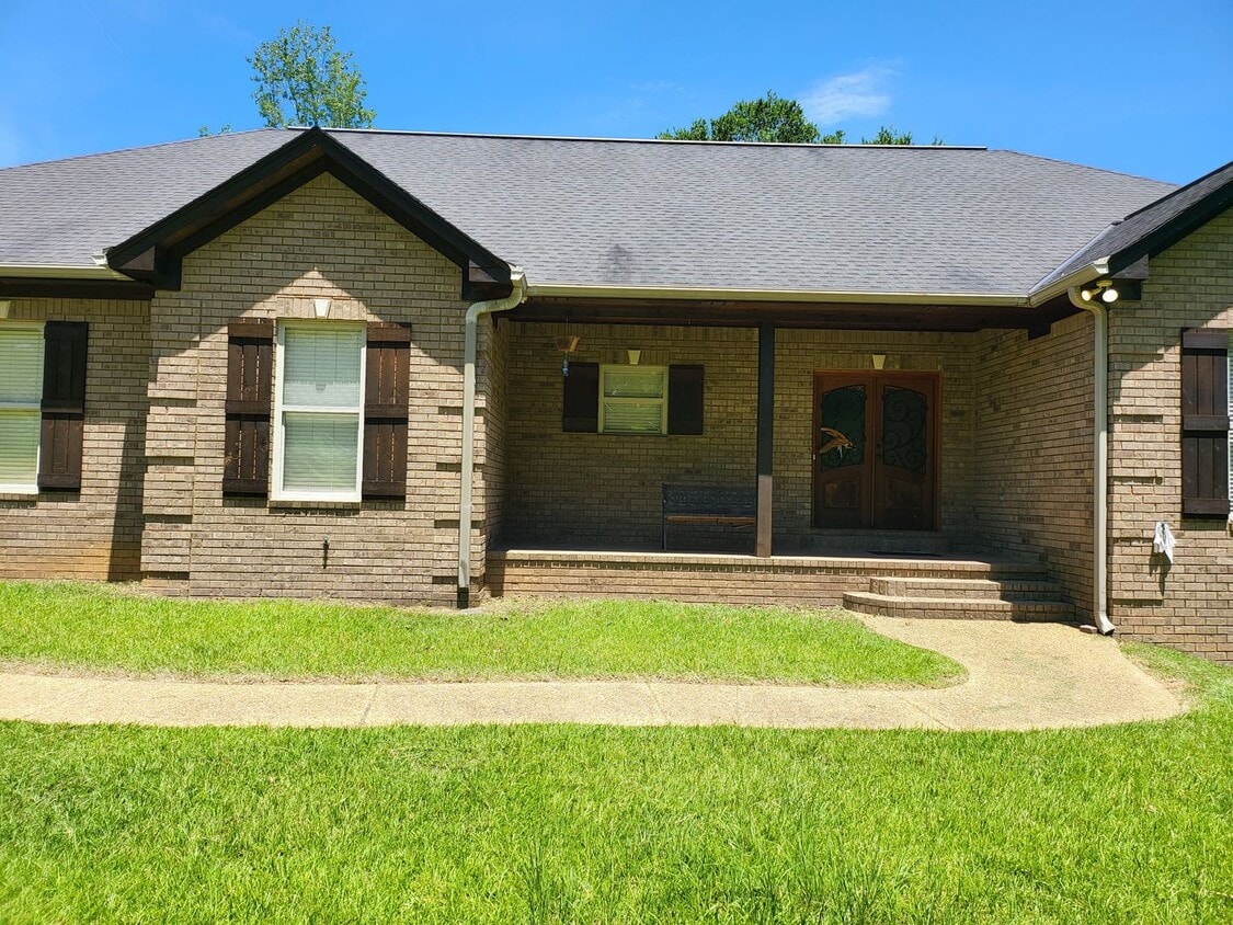 Primary Photo - 4 bedroom, 2 bath home conveniently located
