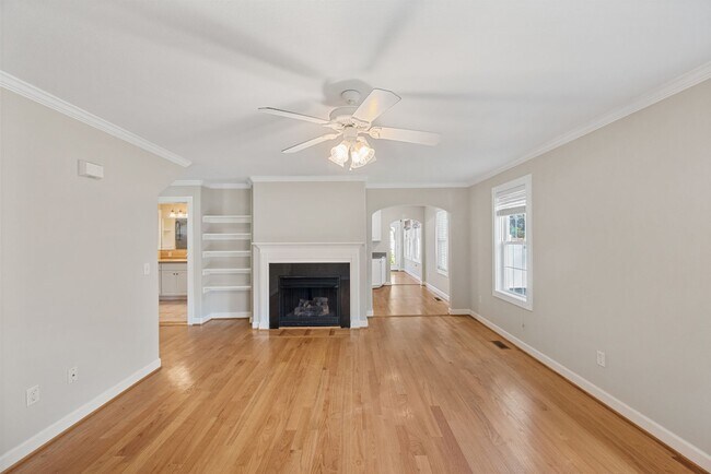 Foto del edificio - MOVE-IN READY! Quiet Neighborhood near Sho...