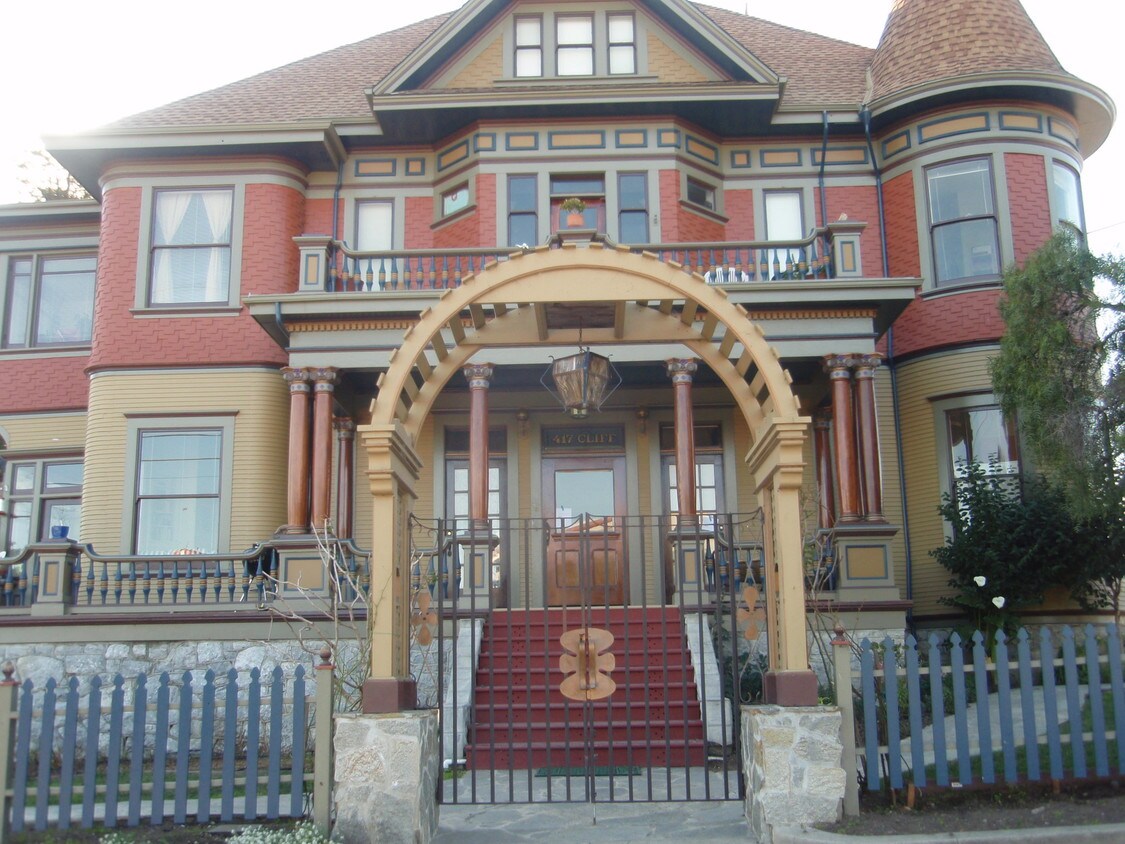 Building Photo - 417 Cliff St