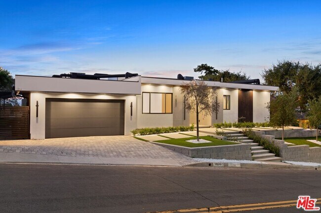 Foto del edificio - 16851 Encino Hills Dr