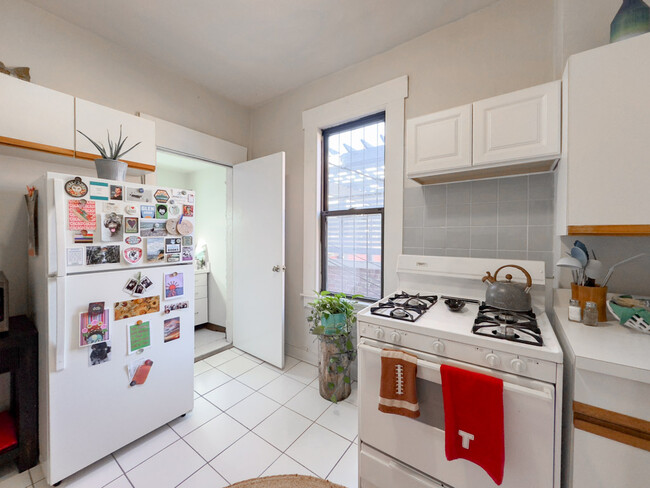 Foto del edificio - 2136 N Clifton Ave
