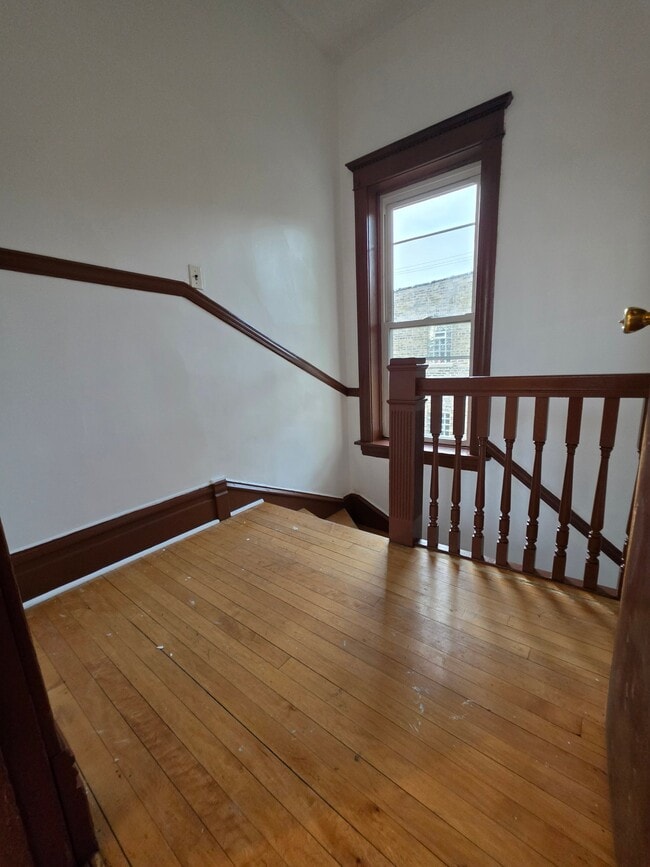 Building Photo - 1138 N Hamlin Ave