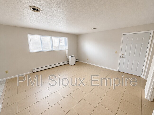 Foto del edificio - 705 W 18th St