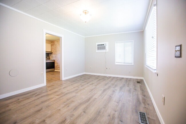 Foto del edificio - 2 Bedroom 1 Bath SE Salem Home ** Large Fenced In Yard