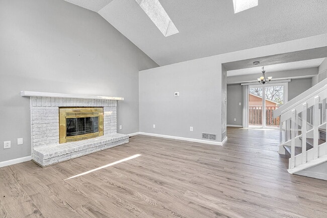 Building Photo - $2,595 - 3 Bed, 1 Bath Newly Renovated Hom...