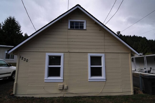 Building Photo - 1230 S Water St