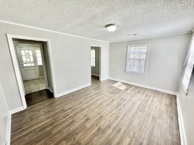 Foto del edificio - 2736 Dunn Ave