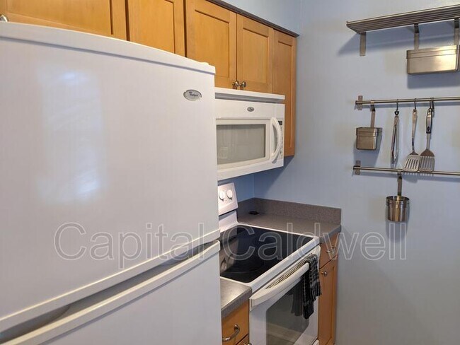 Foto del edificio - 3718 W McKay Ave