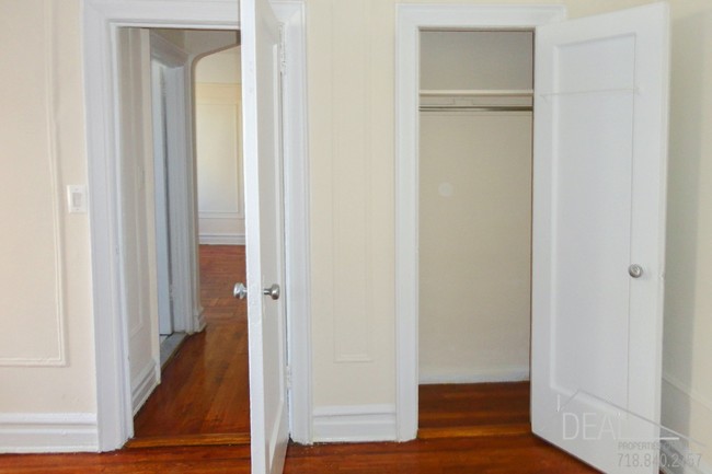 Building Photo - Large One Bedroom with Prewar Charm