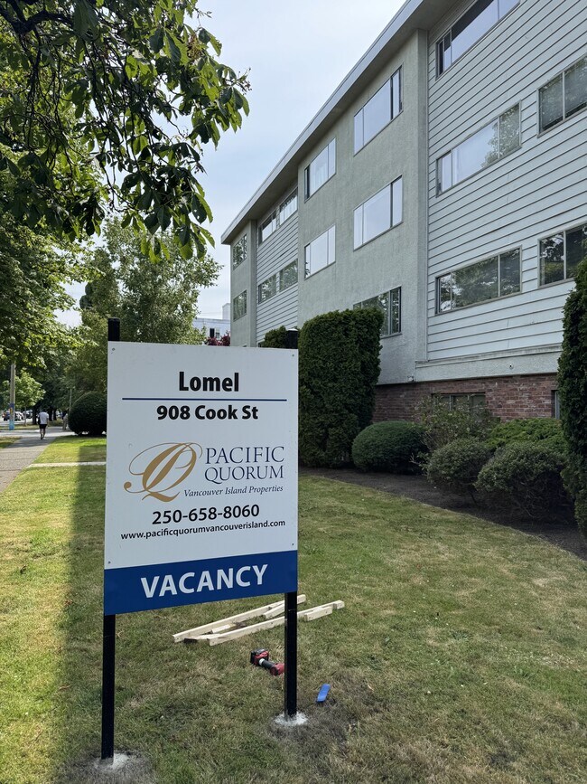 Building Photo - 908 Cook St