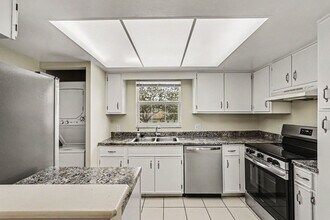 Building Photo - 3135 Shady Dell Ln