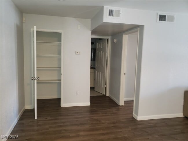 Building Photo - 230 Mission Newport Ln