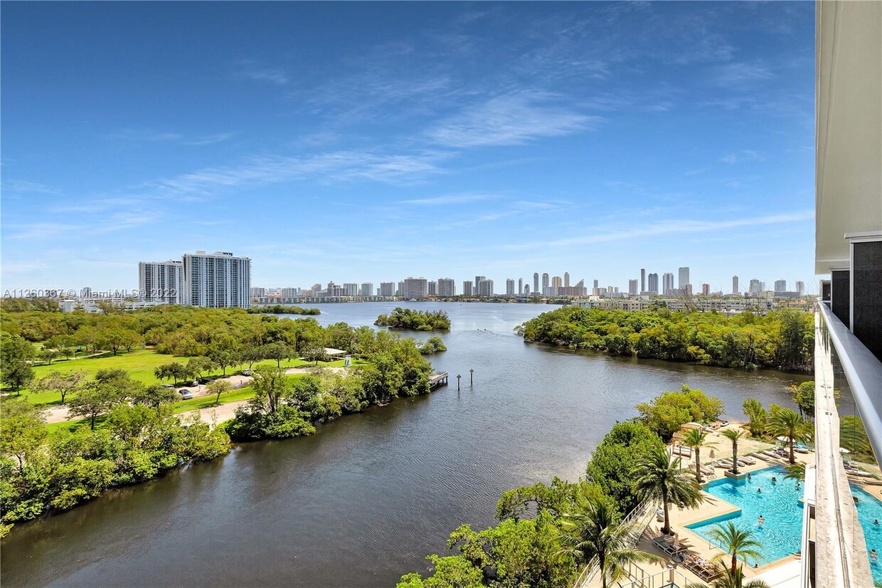 Primary Photo - 16385 Biscayne Blvd