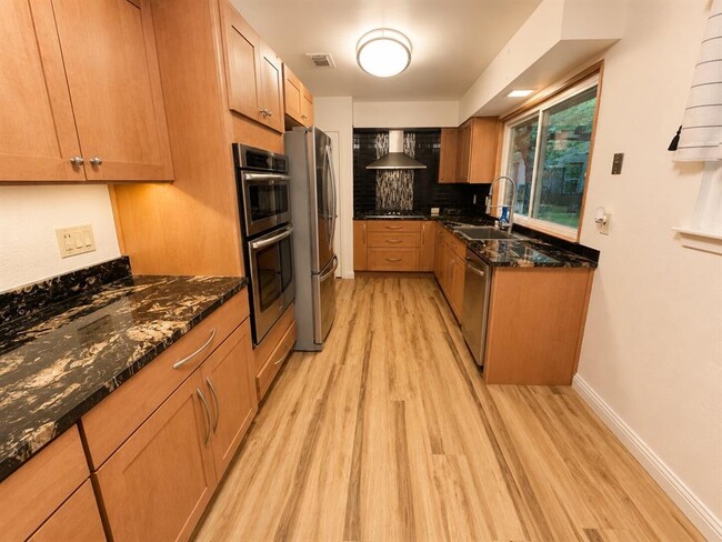 Building Photo - 5802 Brook Valley Dr