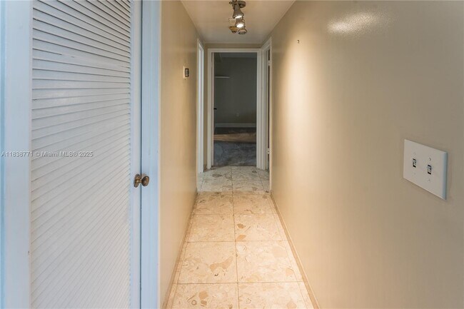 Foto del edificio - 150 SE 25th Rd