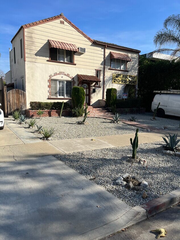 Building Photo - 642 N La Jolla Ave
