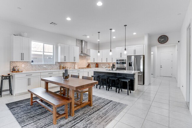 Foto del edificio - Charming Single-Story in Cadence with Fireplace & Entertainer’s Backyard!